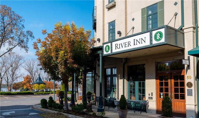 River Inn of Harbor Town Exterior