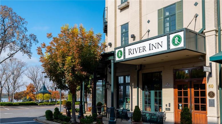 River Inn of Harbor Town Exterior. Images powered by <a href="https://iceportal.shijigroup.com" target="_blank" rel="noopener">Ice Portal</a>.