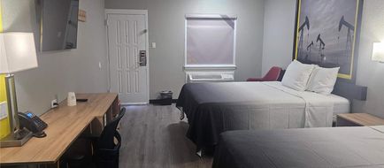 Super 8 by Wyndham Hobbs Room