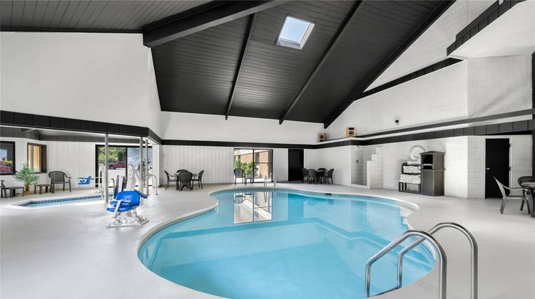 Quality Inn & Suites Black River Falls Pool