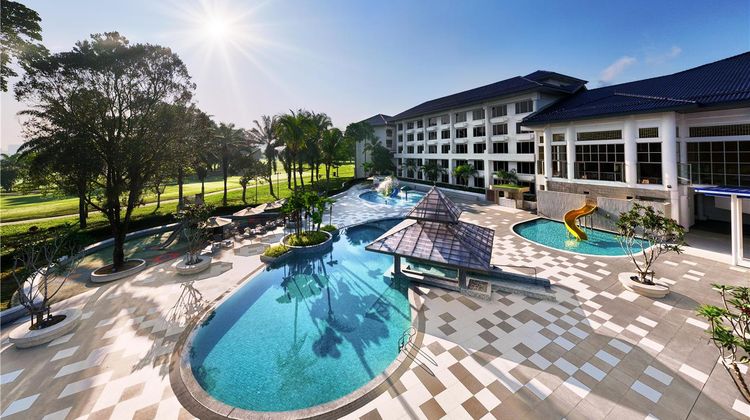 Glenmarie Hotel and Golf Resort Pool