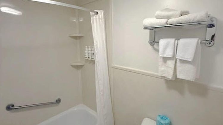 SureStay by Best Western Brockville Room
