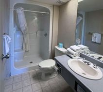 SureStay by Best Western Brockville Room