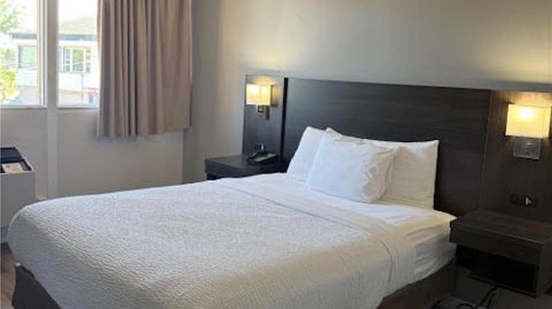 <b>SureStay by Best Western Brockville Room</b>. Images powered by <a href="https://iceportal.shijigroup.com/" title="IcePortal" target="_blank">IcePortal</a>.