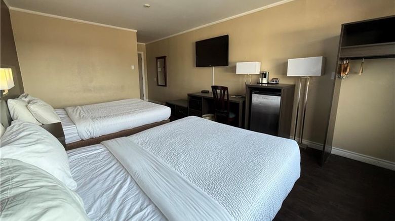 <b>SureStay by Best Western Brockville Room</b>. Images powered by <a href="https://iceportal.shijigroup.com/" title="IcePortal" target="_blank">IcePortal</a>.