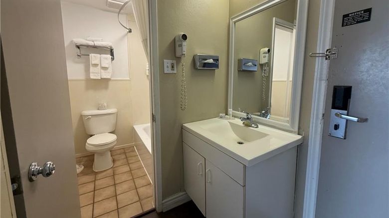 <b>SureStay by Best Western Brockville Room</b>. Images powered by <a href="https://iceportal.shijigroup.com/" title="IcePortal" target="_blank">IcePortal</a>.