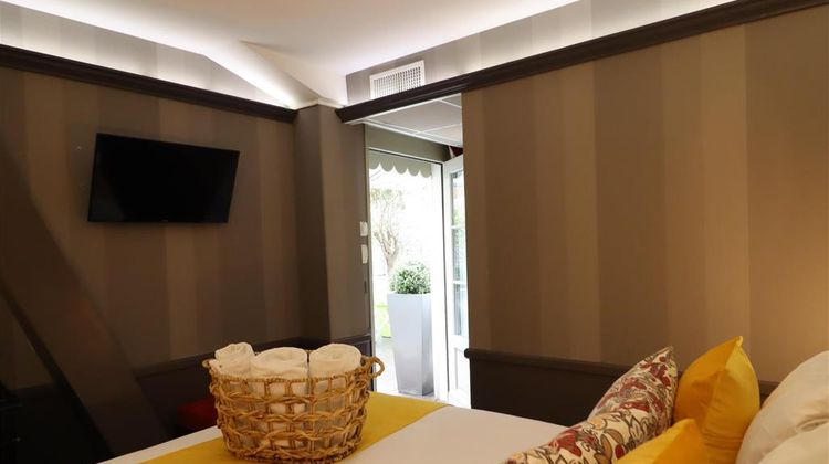 Alexandra Hotel Room