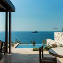 Luura Paros Cliff
