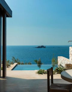 Luura Paros Cliff