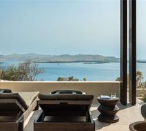 Luura Paros Cliff Room