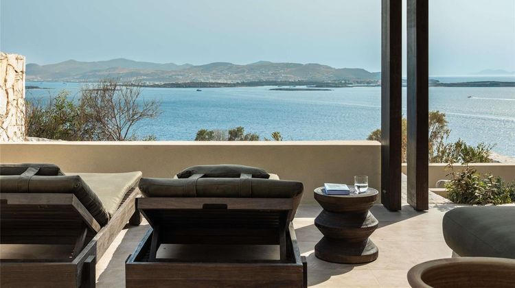 Luura Paros Cliff Room