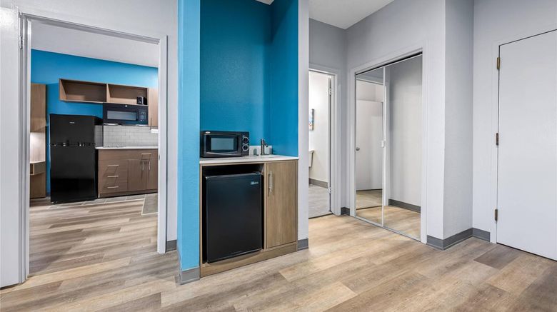 <b>MainStay Suites Decatur River City Suite</b>. Images powered by <a href="https://iceportal.shijigroup.com/" title="IcePortal" target="_blank">IcePortal</a>.