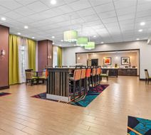 Quality Inn Pratt Lobby