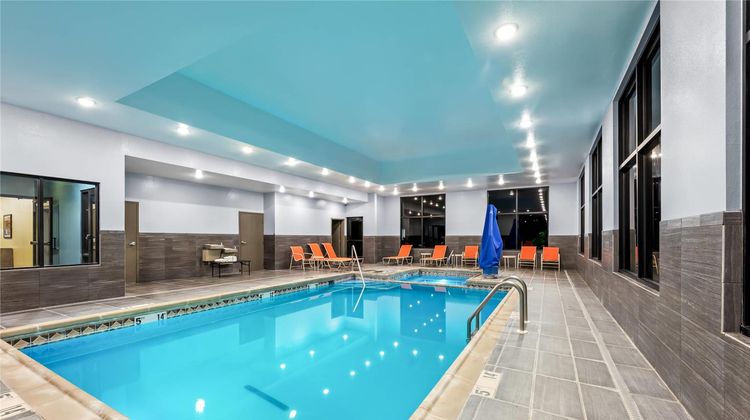 Quality Inn Pratt Pool