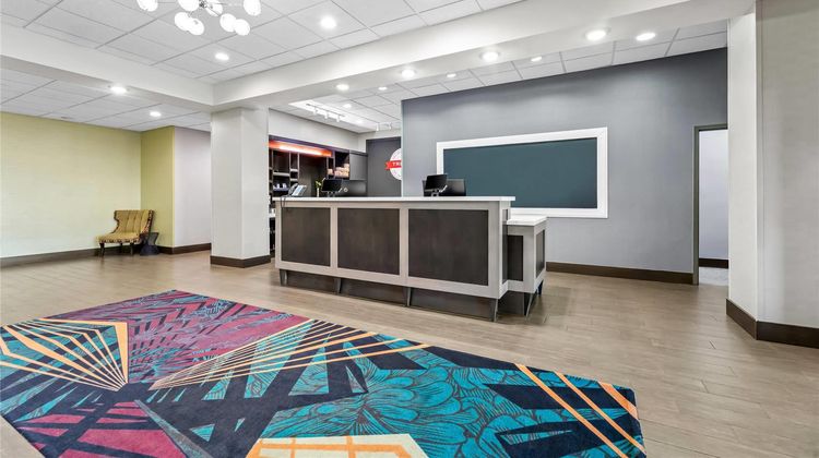 Quality Inn Pratt Lobby