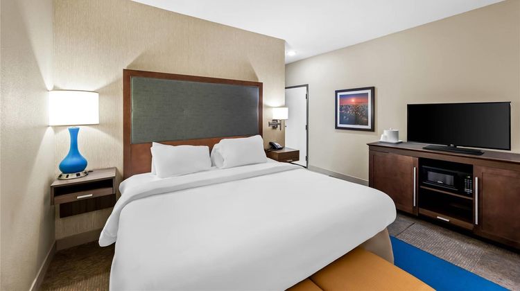 Quality Inn Pratt Room