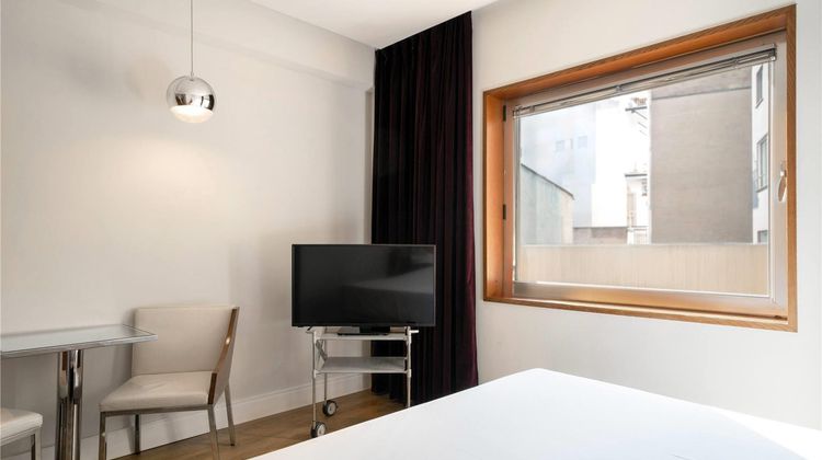 UR Palacio Avenida Room