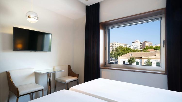 UR Palacio Avenida Room