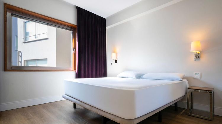 UR Palacio Avenida Room