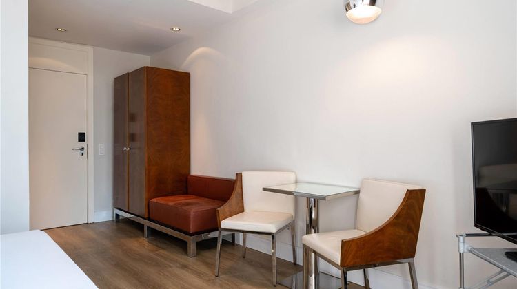 UR Palacio Avenida Room