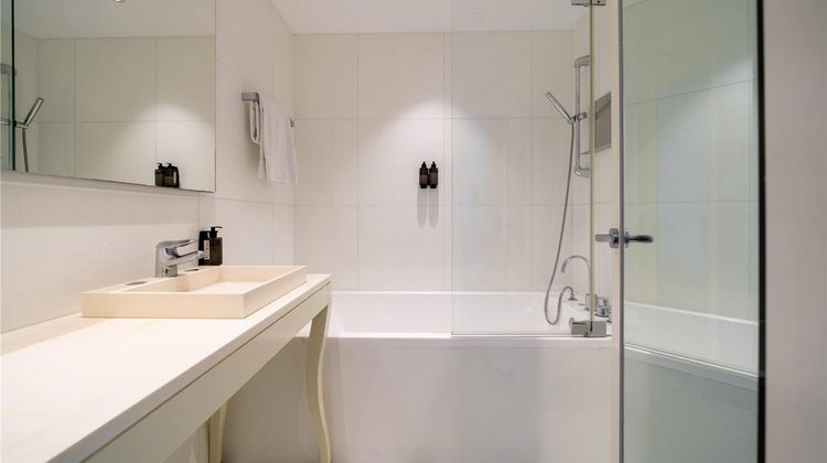 UR Palacio Avenida Room