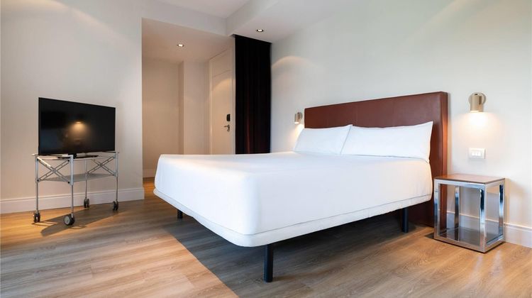UR Palacio Avenida Room