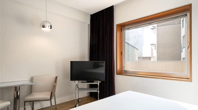 UR Palacio Avenida Room