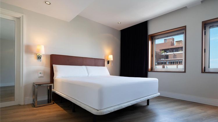 UR Palacio Avenida Room