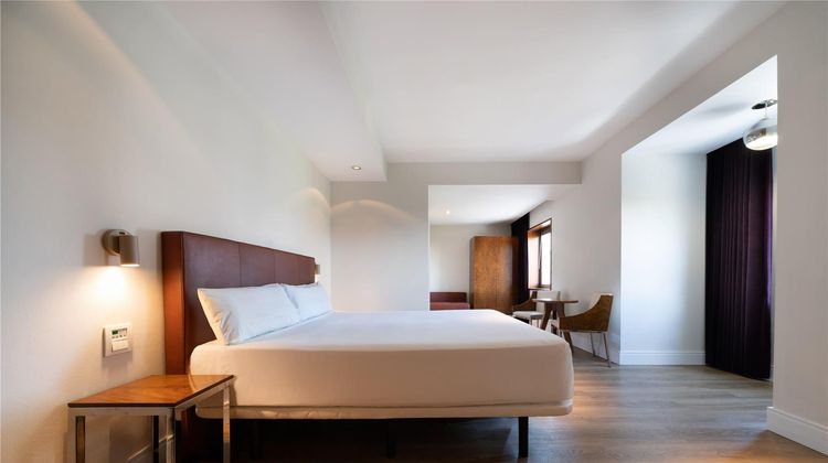 UR Palacio Avenida Room
