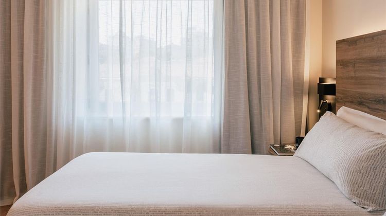 UR Palacio Avenida Room