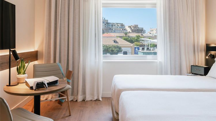 UR Palacio Avenida Room