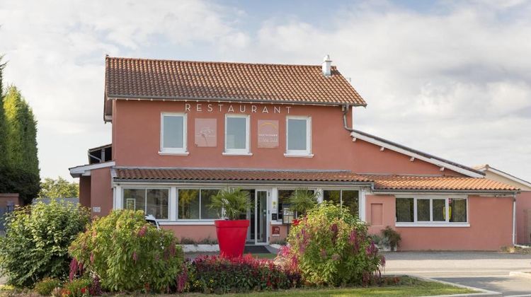 Hotel Les Pierres Dorees Exterior