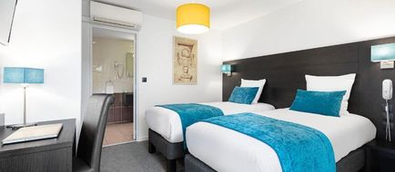 Hotel Les Pierres Dorees Room