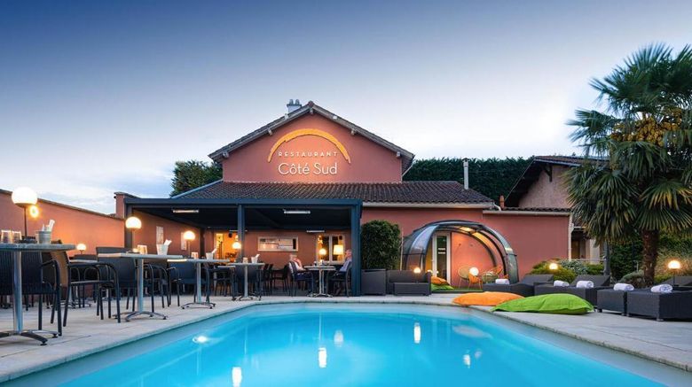 <b>Hotel Les Pierres Dorees Pool</b>. Images powered by <a href="https://iceportal.shijigroup.com/" title="IcePortal" target="_blank">IcePortal</a>.