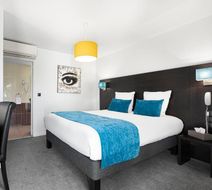 Hotel Les Pierres Dorees Room