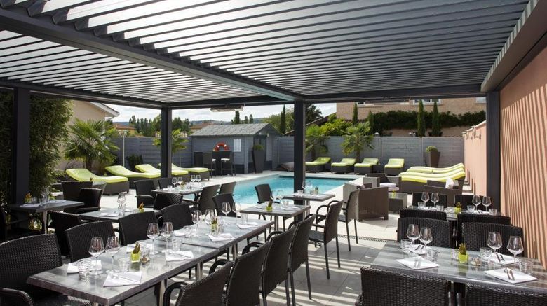 <b>Hotel Les Pierres Dorees Restaurant</b>. Images powered by <a href="https://iceportal.shijigroup.com/" title="IcePortal" target="_blank">IcePortal</a>.