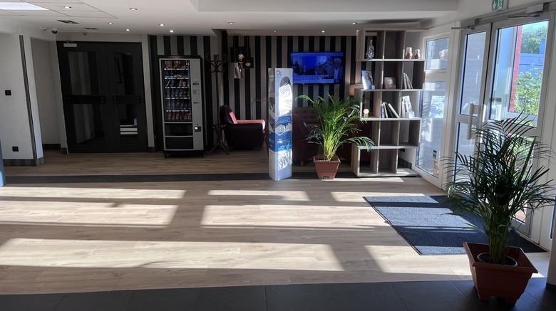 <b>Brit Hotel Baillet in France Lobby</b>. Images powered by <a href="https://iceportal.shijigroup.com/" title="IcePortal" target="_blank">IcePortal</a>.