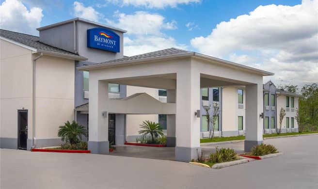 Baymont by Wyndham Iowa Lake Charles Exterior
