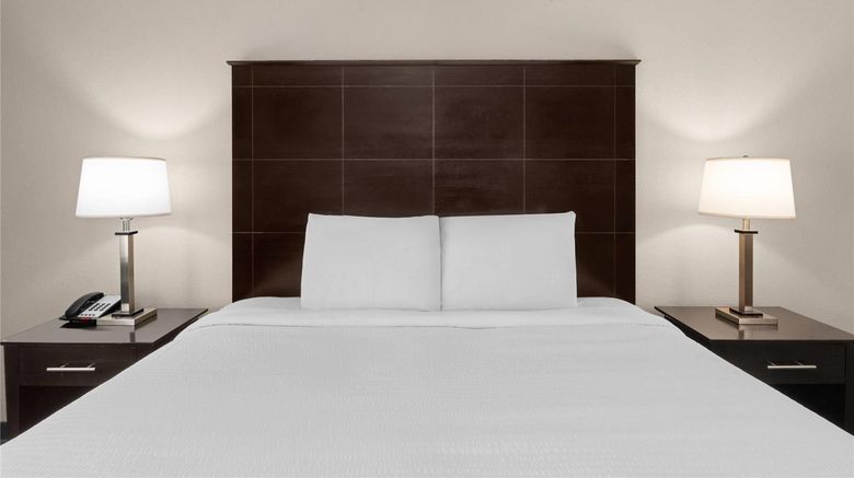 <b>Baymont by Wyndham Iowa Lake Charles Room</b>. Images powered by <a href="https://iceportal.shijigroup.com/" title="IcePortal" target="_blank">IcePortal</a>.