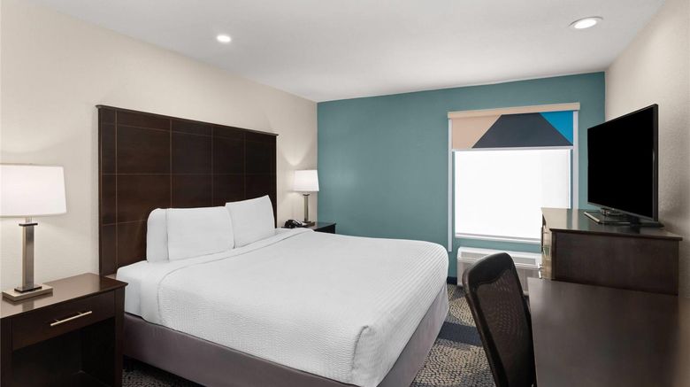 <b>Baymont by Wyndham Iowa Lake Charles Room</b>. Images powered by <a href="https://iceportal.shijigroup.com/" title="IcePortal" target="_blank">IcePortal</a>.