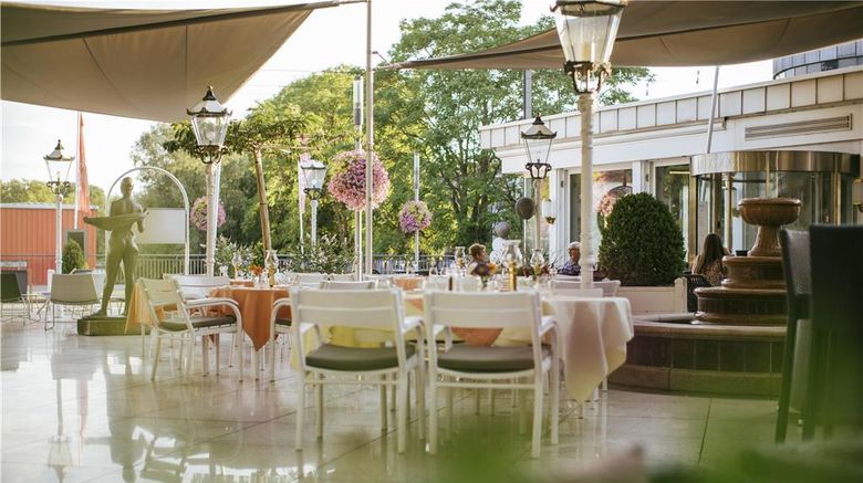 <b>Insel-Hotel Helbronn Restaurant</b>. Images powered by <a href="https://iceportal.shijigroup.com/" title="IcePortal" target="_blank">IcePortal</a>.