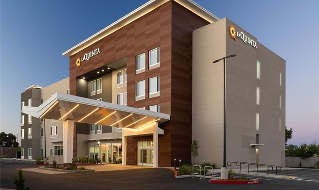 La Quinta Inn & Suites by Wyndham Tracy Exterior