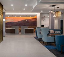 La Quinta Inn & Suites by Wyndham Tracy Lobby