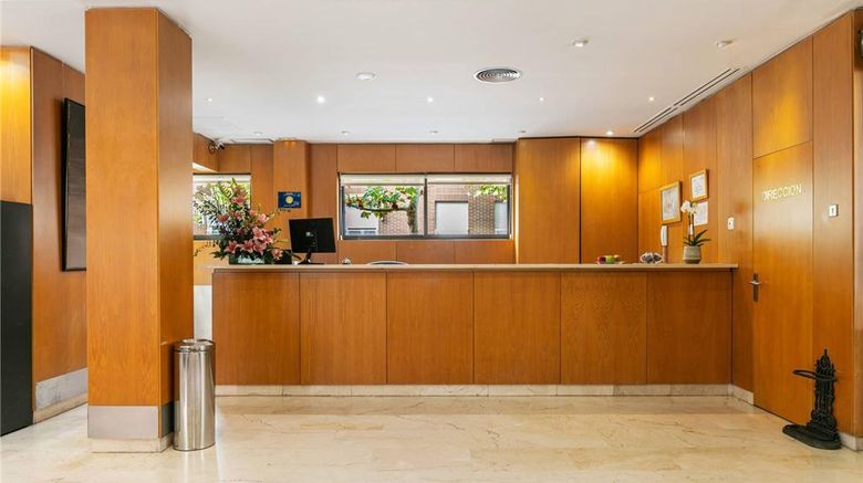 <b>Sercotel Los Reyes Lobby</b>. Images powered by <a href="https://iceportal.shijigroup.com/" title="IcePortal" target="_blank">IcePortal</a>.