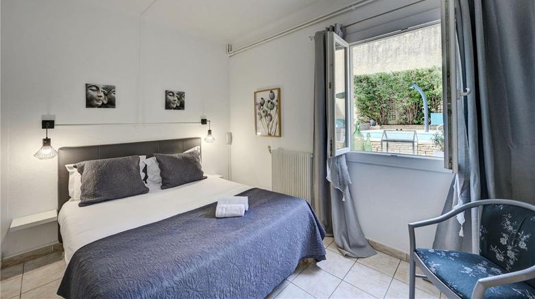 <b>La Bastide d'Entraigues Room</b>. Images powered by <a href="https://iceportal.shijigroup.com/" title="IcePortal" target="_blank">IcePortal</a>.