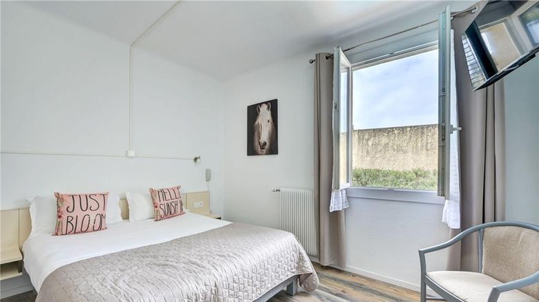 <b>La Bastide d'Entraigues Room</b>. Images powered by <a href="https://iceportal.shijigroup.com/" title="IcePortal" target="_blank">IcePortal</a>.