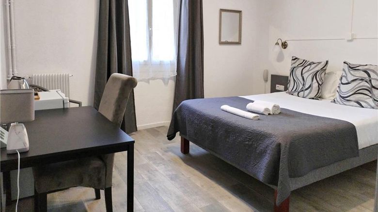 <b>La Bastide d'Entraigues Room</b>. Images powered by <a href="https://iceportal.shijigroup.com/" title="IcePortal" target="_blank">IcePortal</a>.
