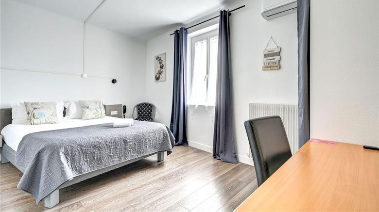 <b>La Bastide d'Entraigues Room</b>. Images powered by <a href="https://iceportal.shijigroup.com/" title="IcePortal" target="_blank">IcePortal</a>.