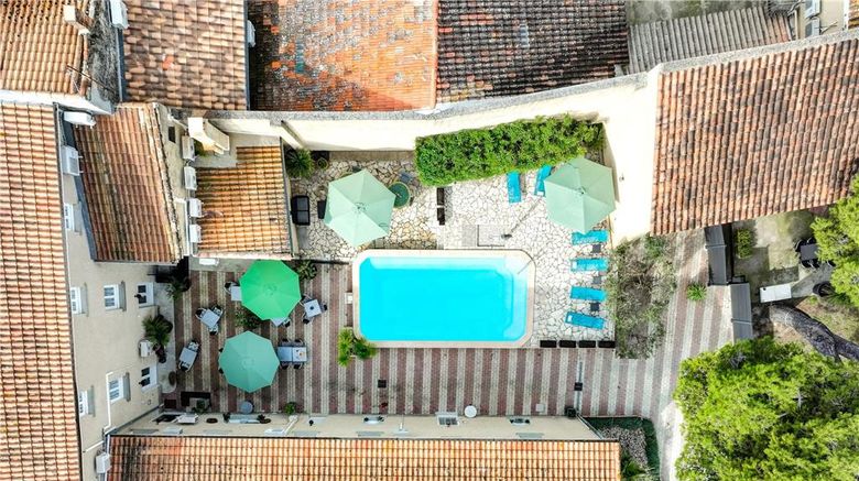 <b>La Bastide d'Entraigues Exterior</b>. Images powered by <a href="https://iceportal.shijigroup.com/" title="IcePortal" target="_blank">IcePortal</a>.
