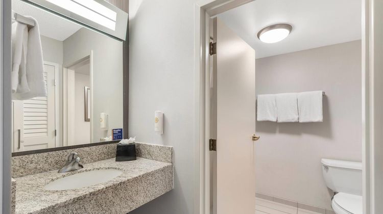 Comfort Inn & Suites Room